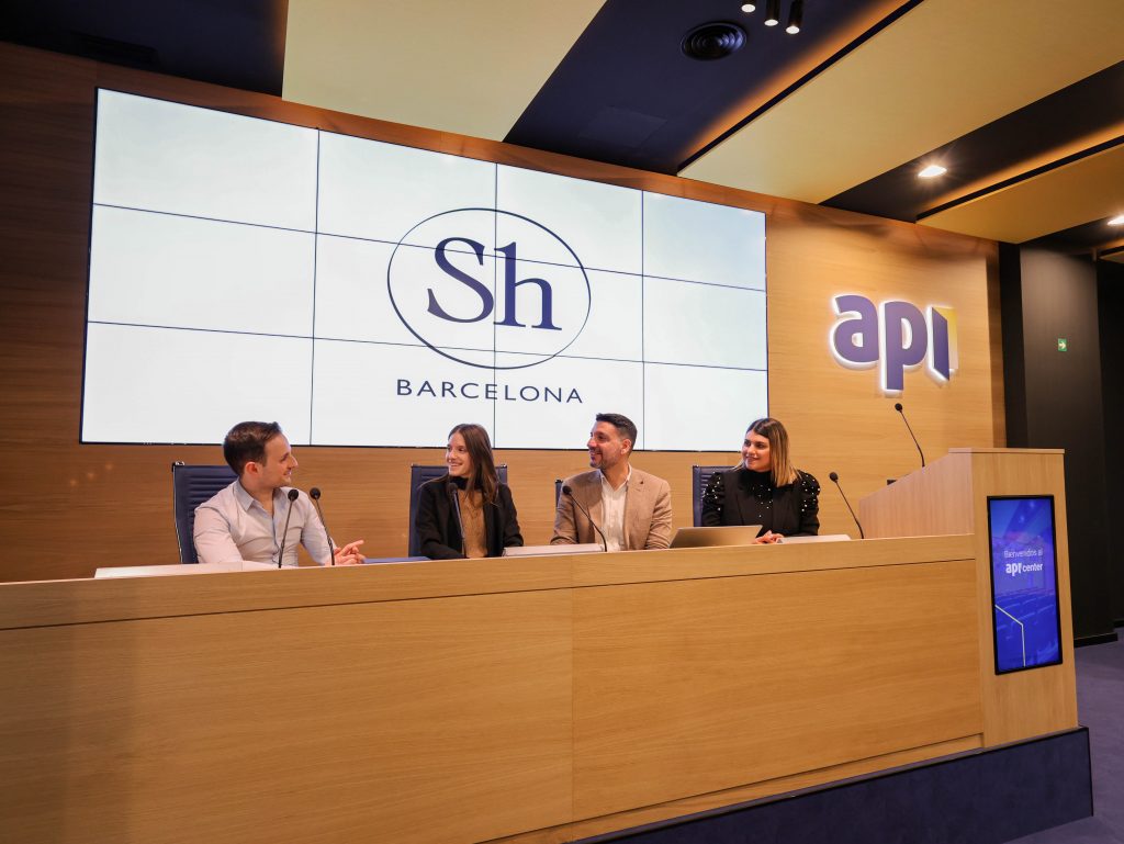 ShBarcelona Agents commerciaux discutant dans l'auditorium du Centre Apialia